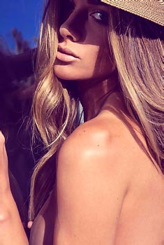 Elegant Blonde Maggie May Naked